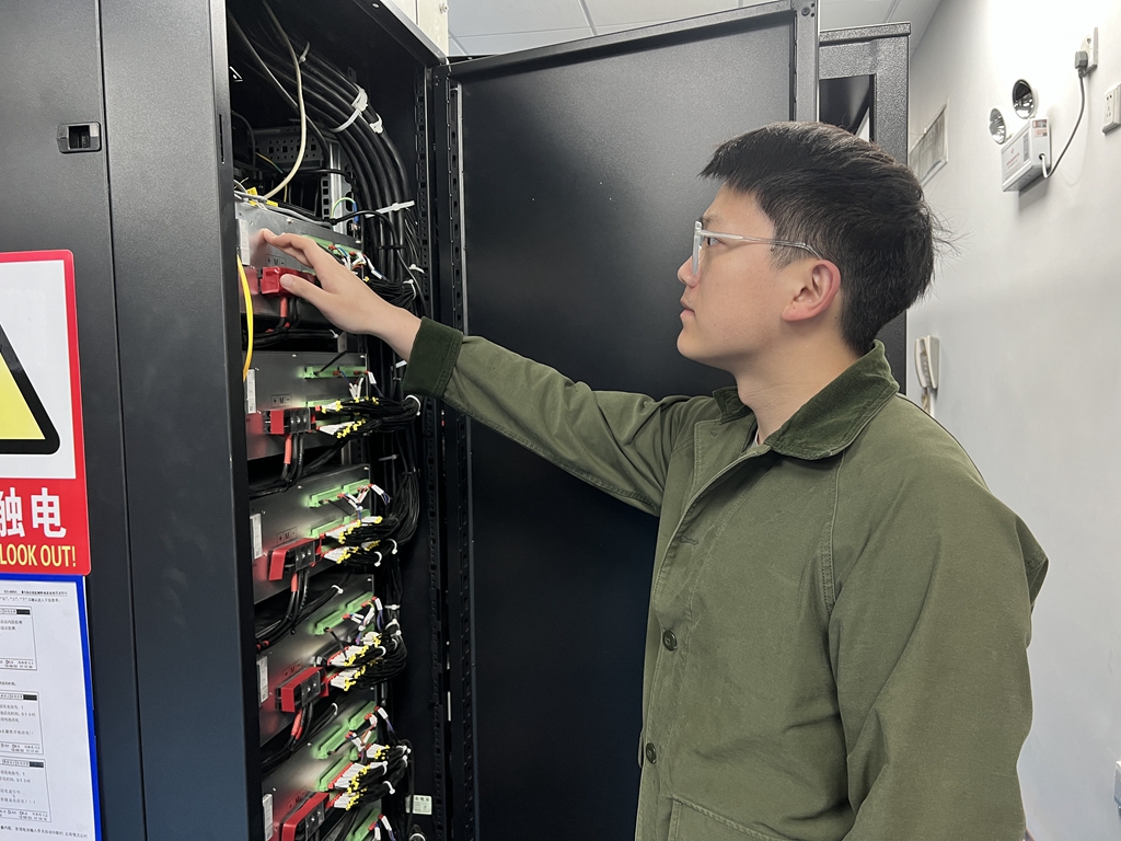 中南空管局技术保障中心完成广州航管楼UPS电池监控系统维修