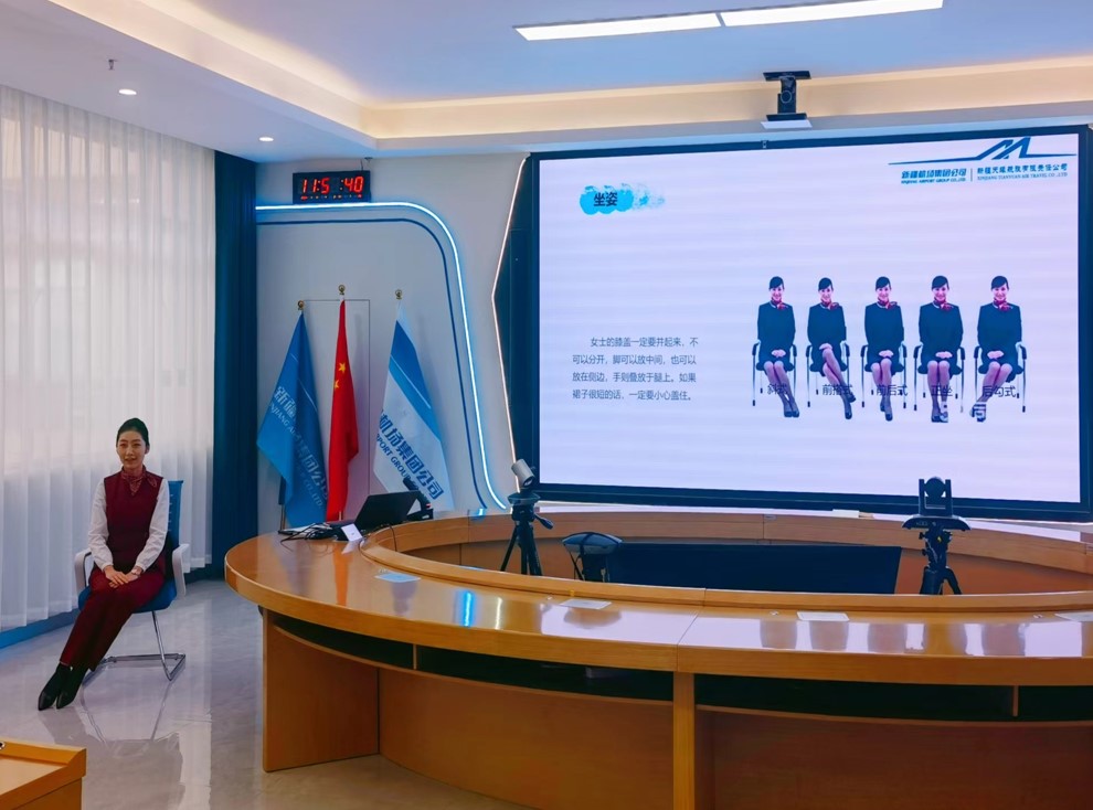 新疆天惠商业管理公司积极参与服务礼仪培训活动