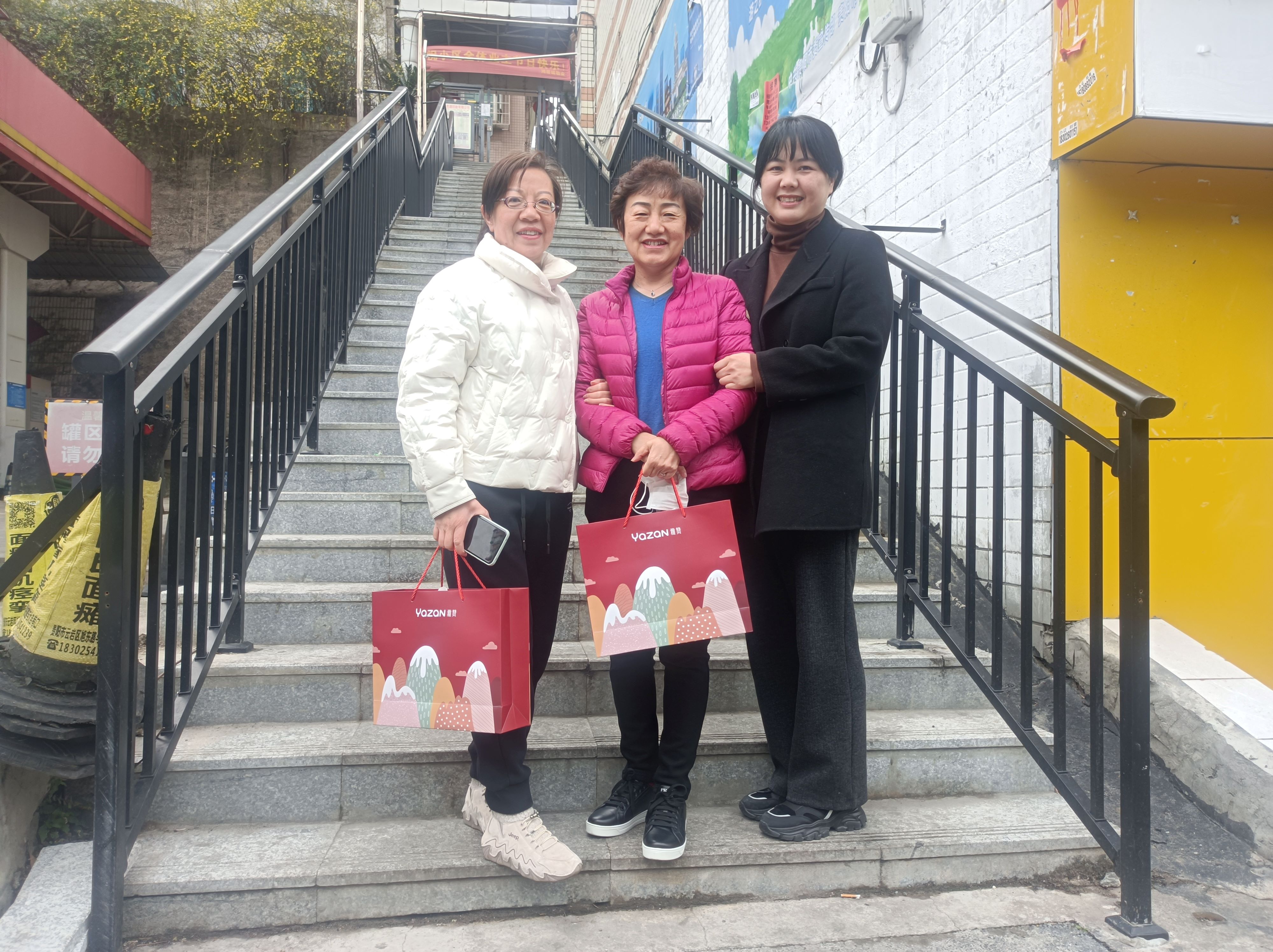 民航贵州空管分局后勤服务中心
“三八”妇女节走访慰问退休女职工