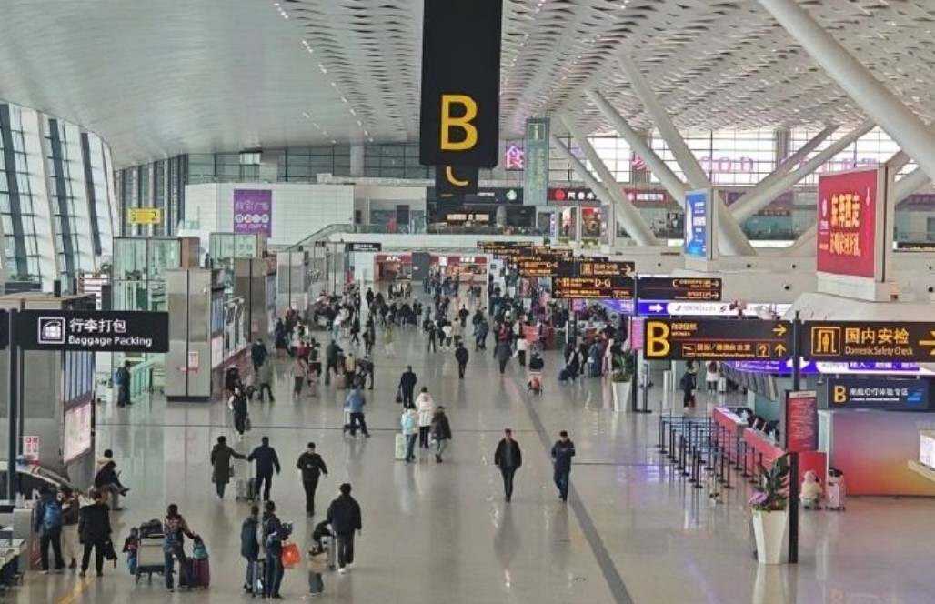 清明假期 鄭州機場服務超20萬名旅客順暢抵離
