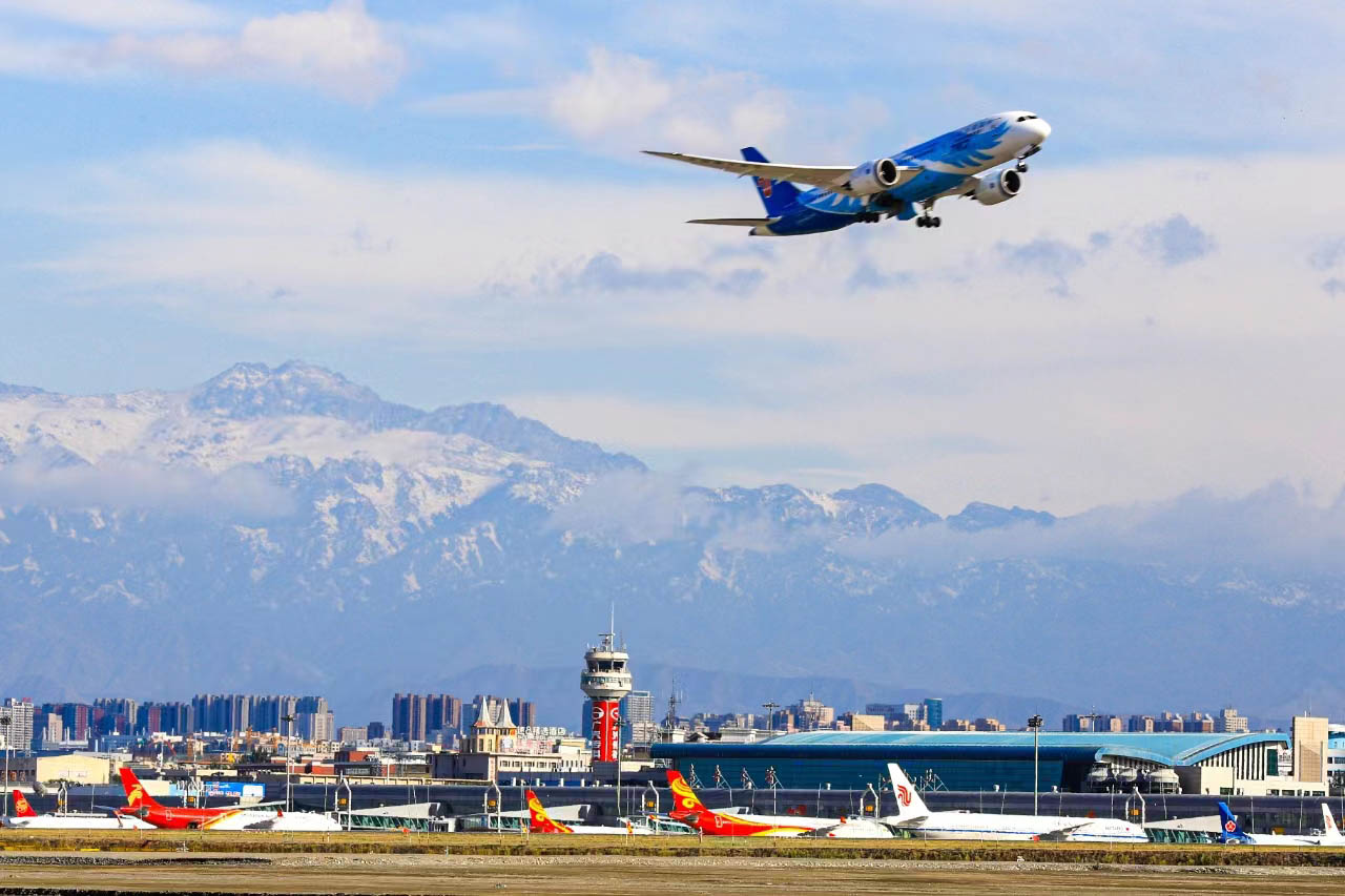 今日聚焦｜清明假期新疆机场集团运送旅客超30万人次
