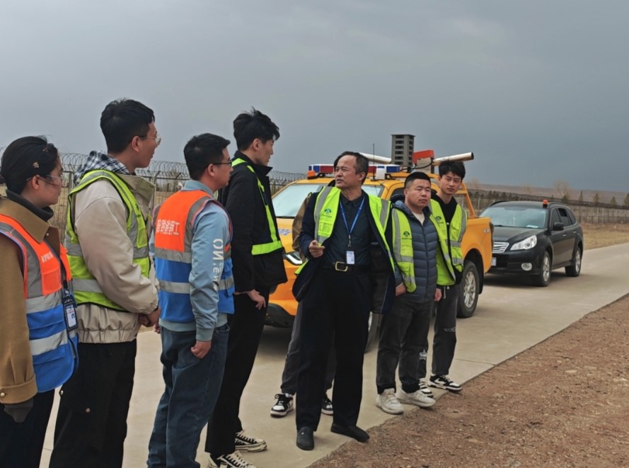 锡林浩特机场组织开展防跑道侵入实地培训 