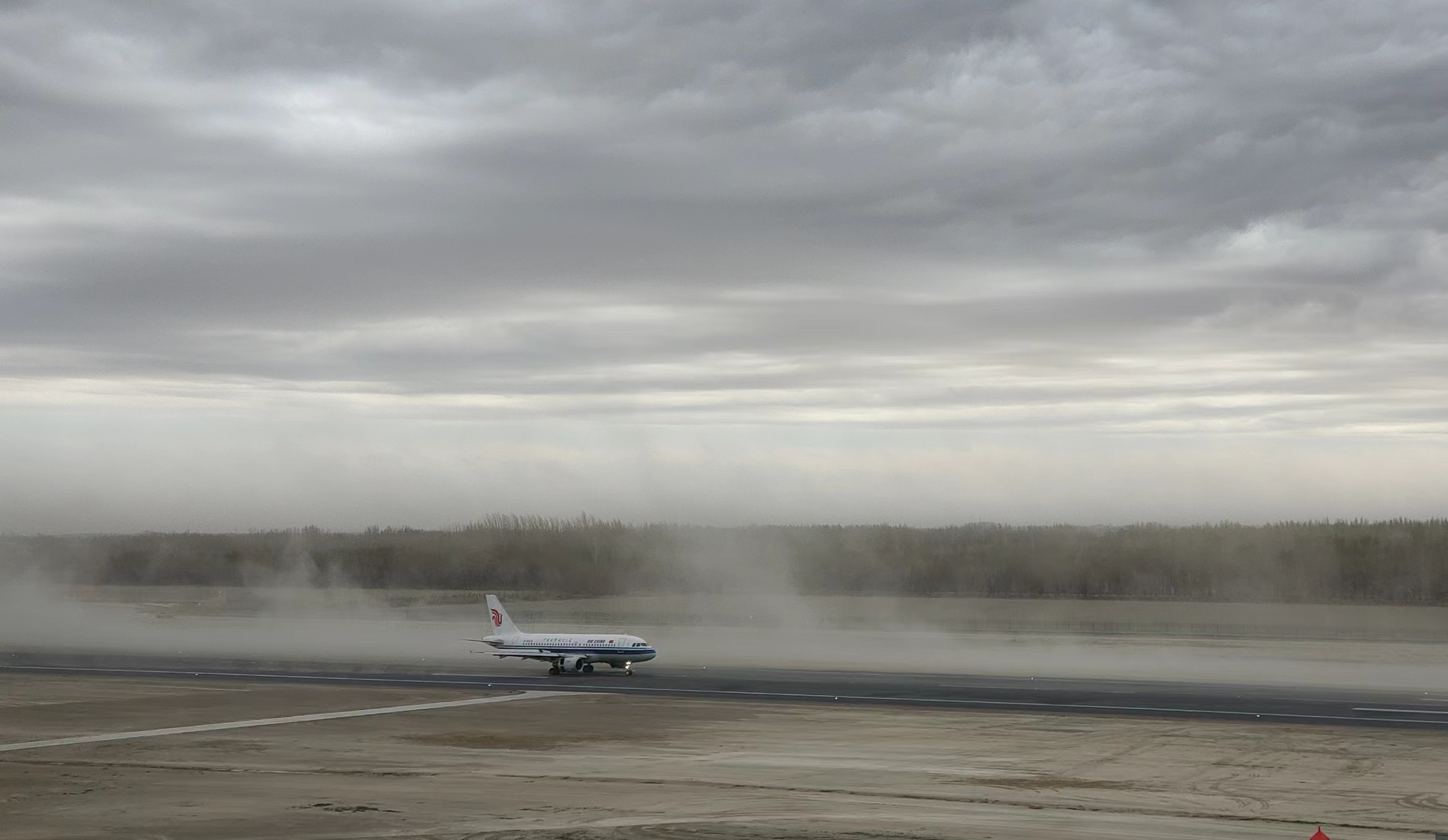 克拉玛依古海机场积极应对大风天气 保障航班运行正常