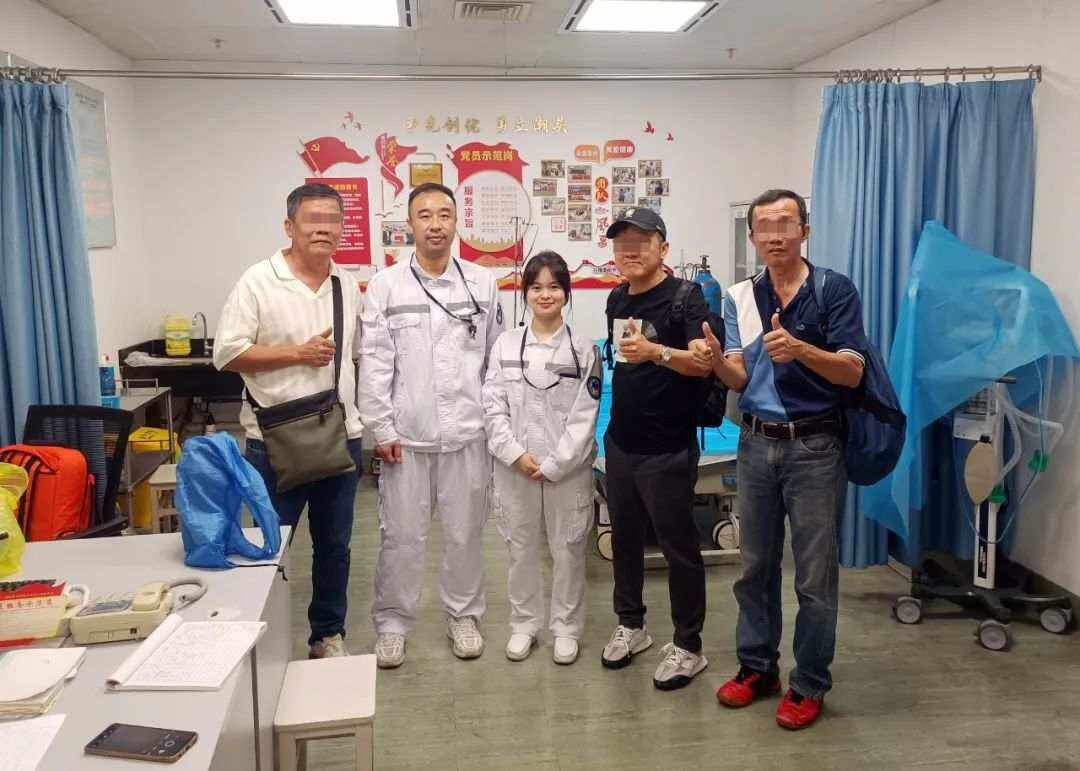 2名旅客突發心臟驟停，廈門機場醫護人員奮力搶救后轉危為安