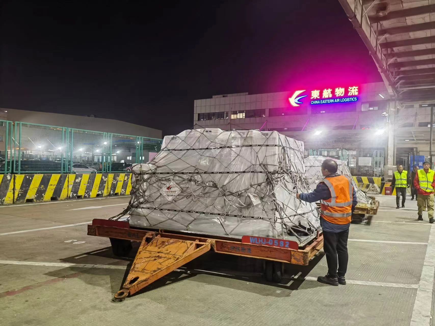 从马德里到上海，东航物流顺利保障57件“艺术珍品”抵沪参展