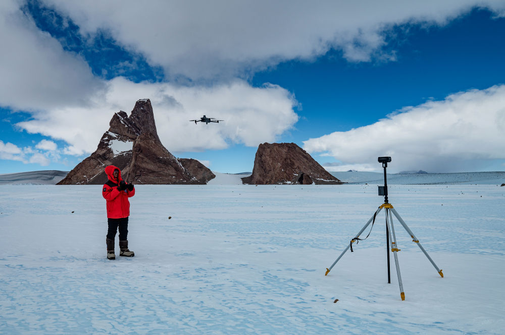 无人机在我国南极内陆考察中大显身手
