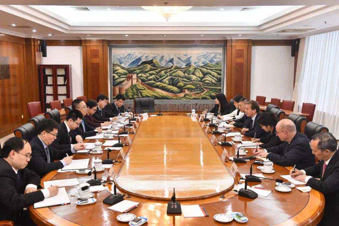 国家发改委副主任李春临会见空客公司全球首席执行官傅里