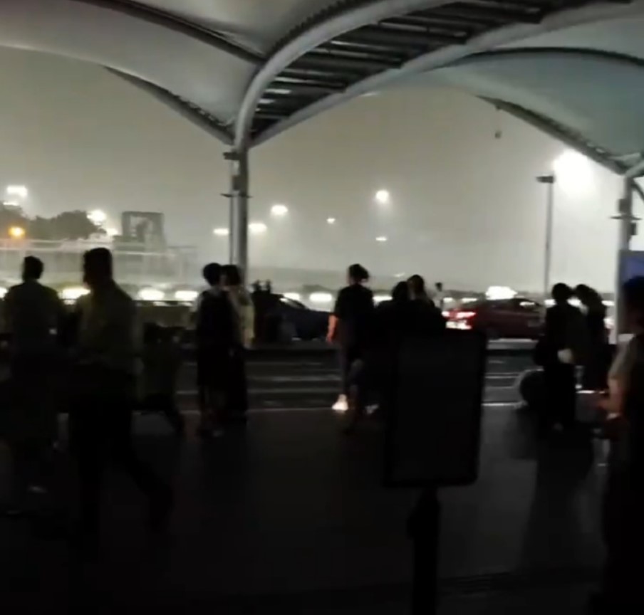 强对流天气造成广州白云机场航站楼停电，目前已恢复