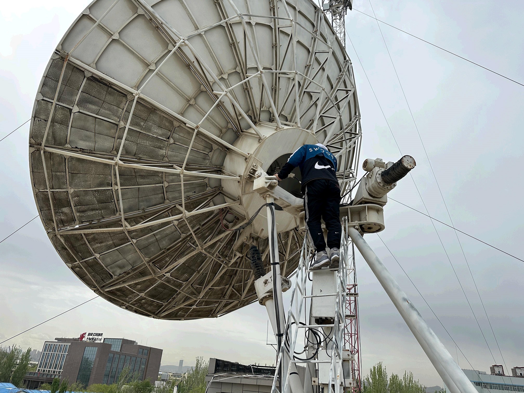 新疆空管局通信网络公司完成C波段卫星站春季定检维护工作