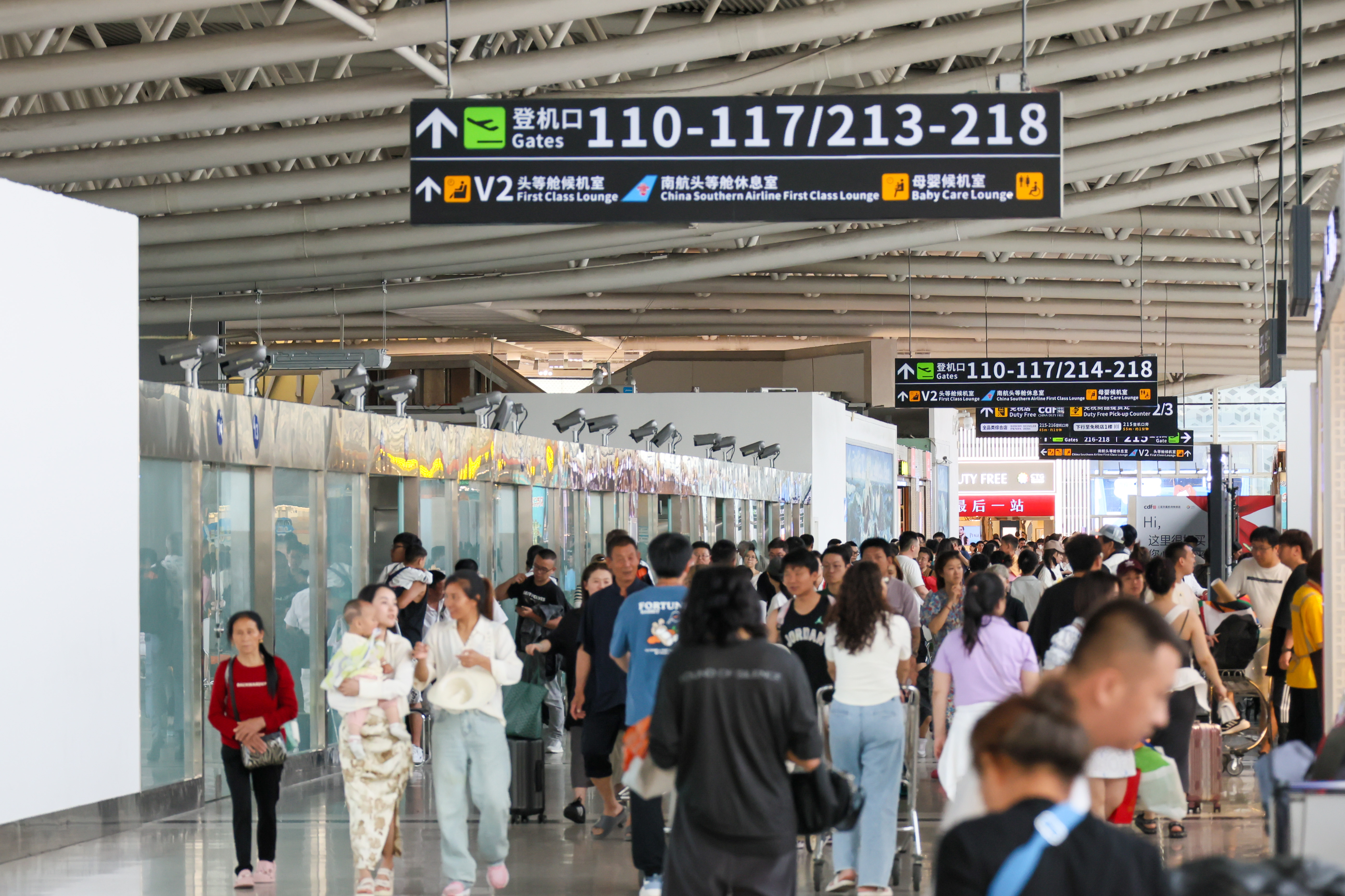 三亚机场顺利完成“五一”假期出行保障