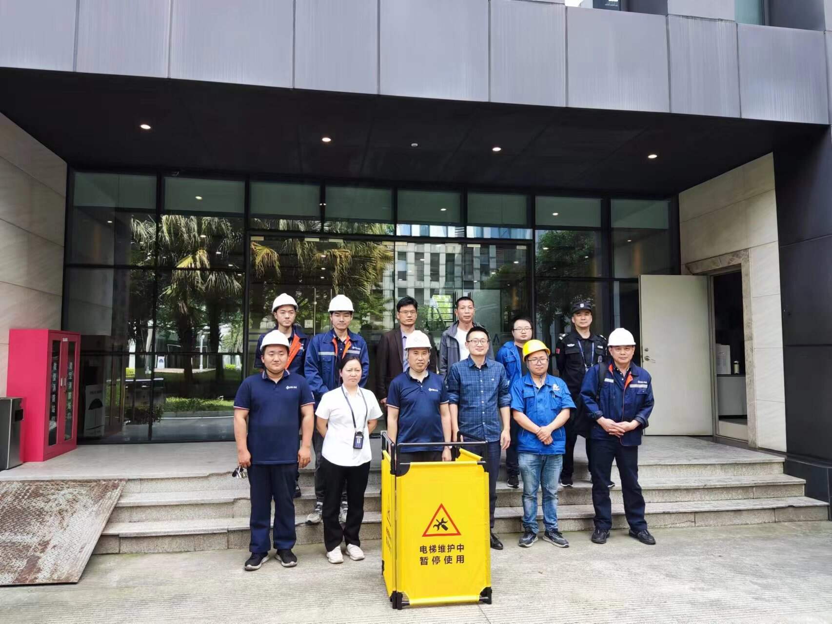 守护乘梯安全 物业在行动——西南空管局商务公司物业部完成电梯安全