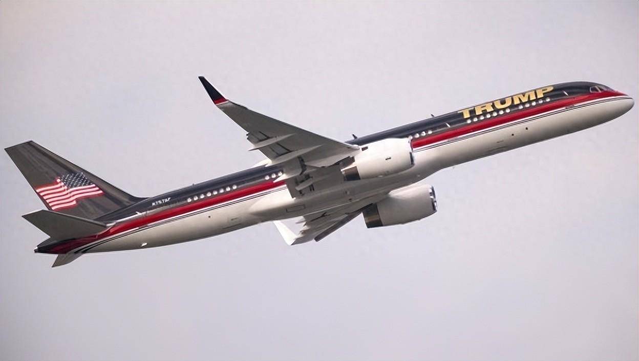 特朗普私人波音757飞机滑行时与一小型公务机发生剐蹭
