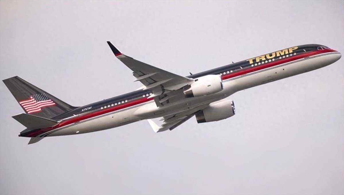 特朗普私人波音757飛機滑行時與一小型公務(wù)機發(fā)生剮蹭