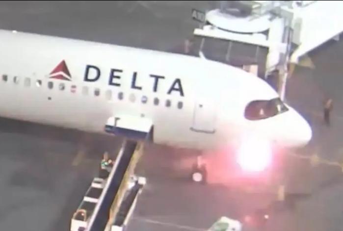 美国达美航空一架客机落地后机头起火
