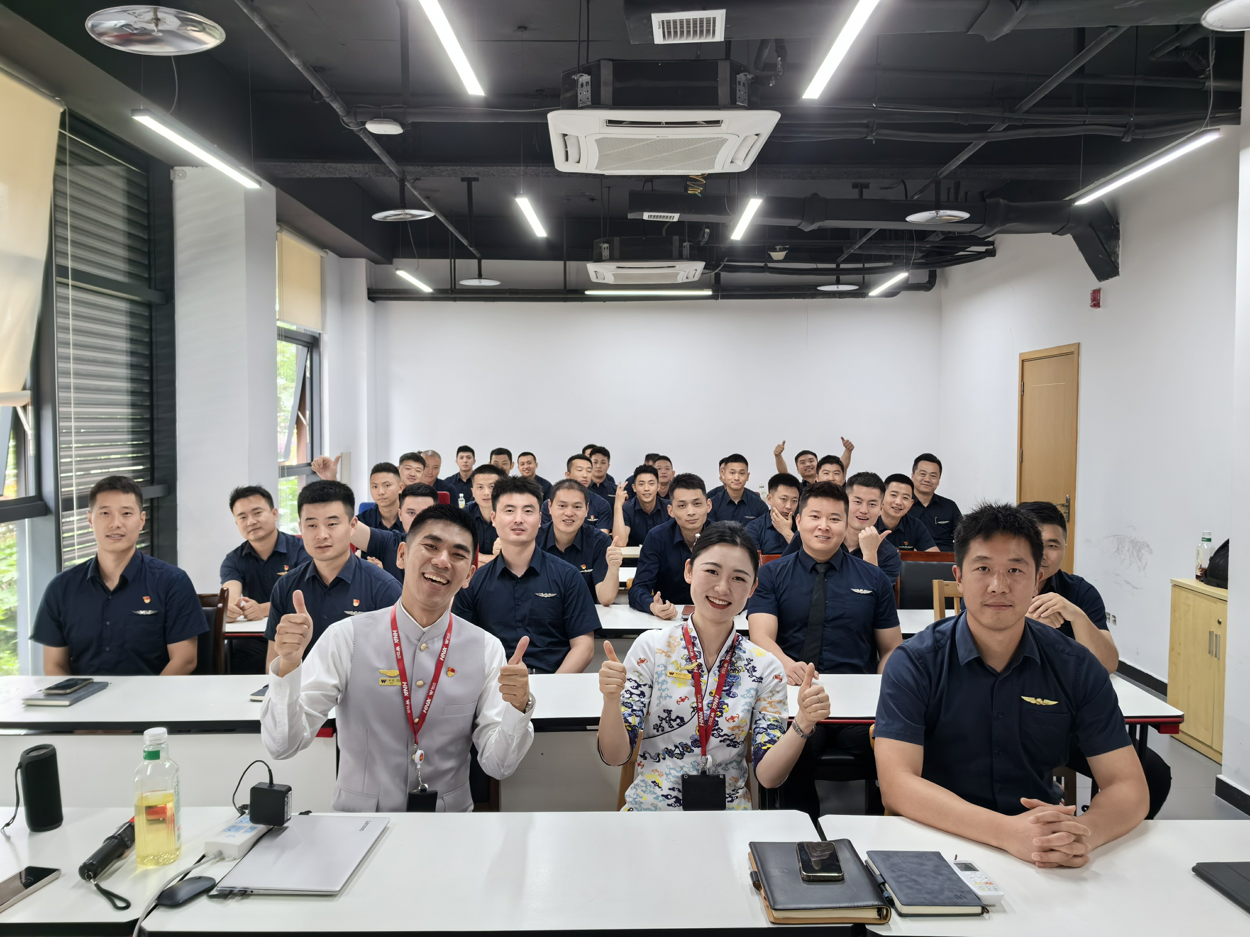 西部航空组织航空安全员开展服务意识提升培训