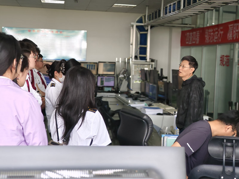 中国民航大学师生走进天津空管分局参观学习