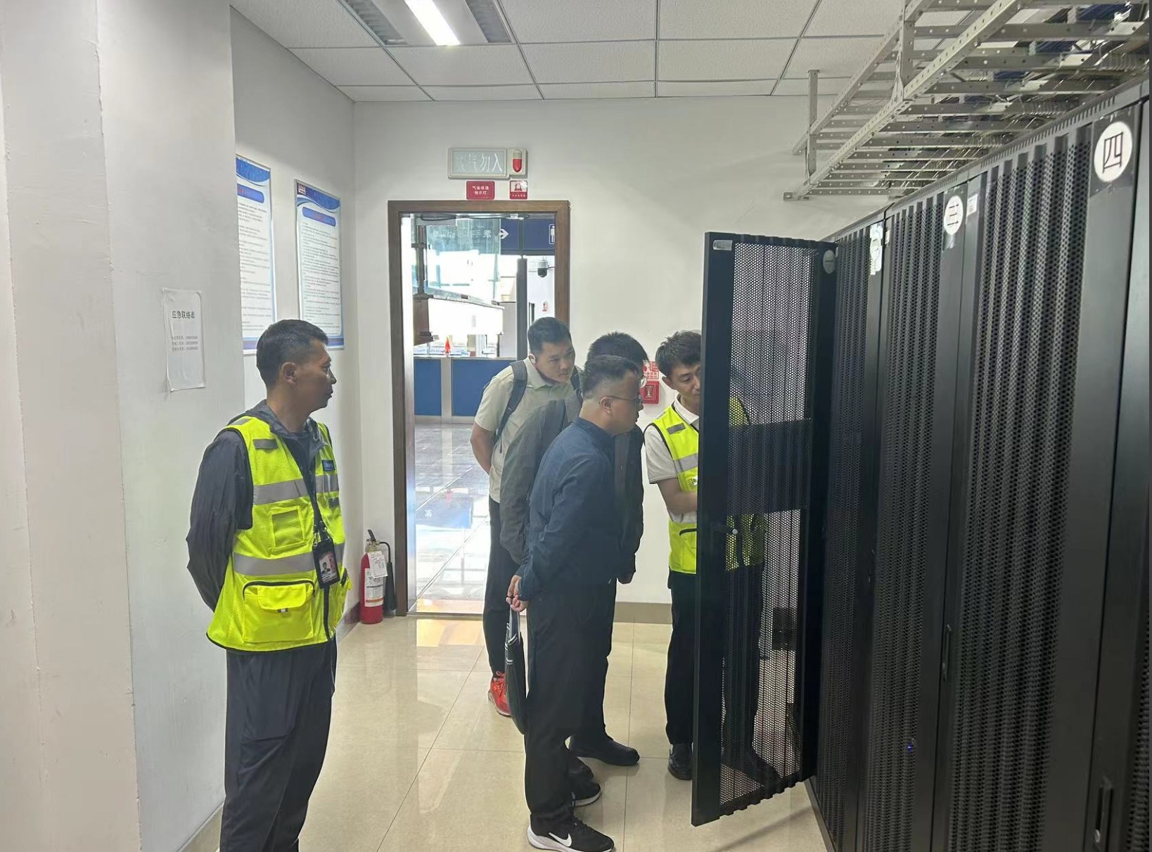 富蕴机场接受民航新疆管理局网络信息安全工作检查，提升网络安全能力