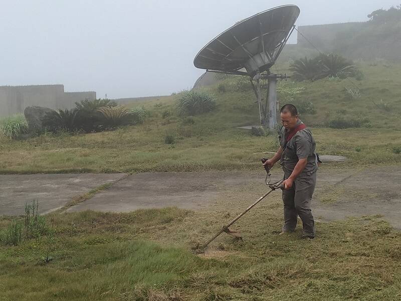 福州空管航空服务公司开展防汛排涝绿化修剪