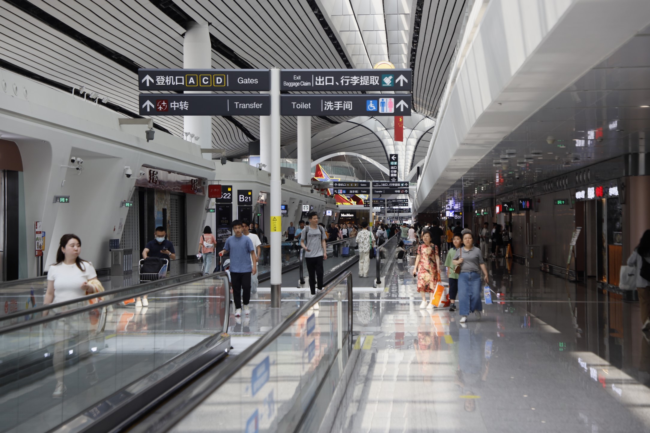 大兴机场端午假期迎送旅客38万余人次 旅客量较去年同比增加21.96%