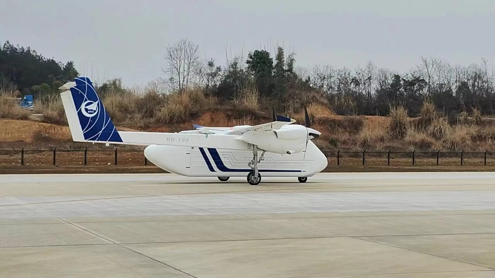 我国自主研制HH-100商用无人运输机首飞成功