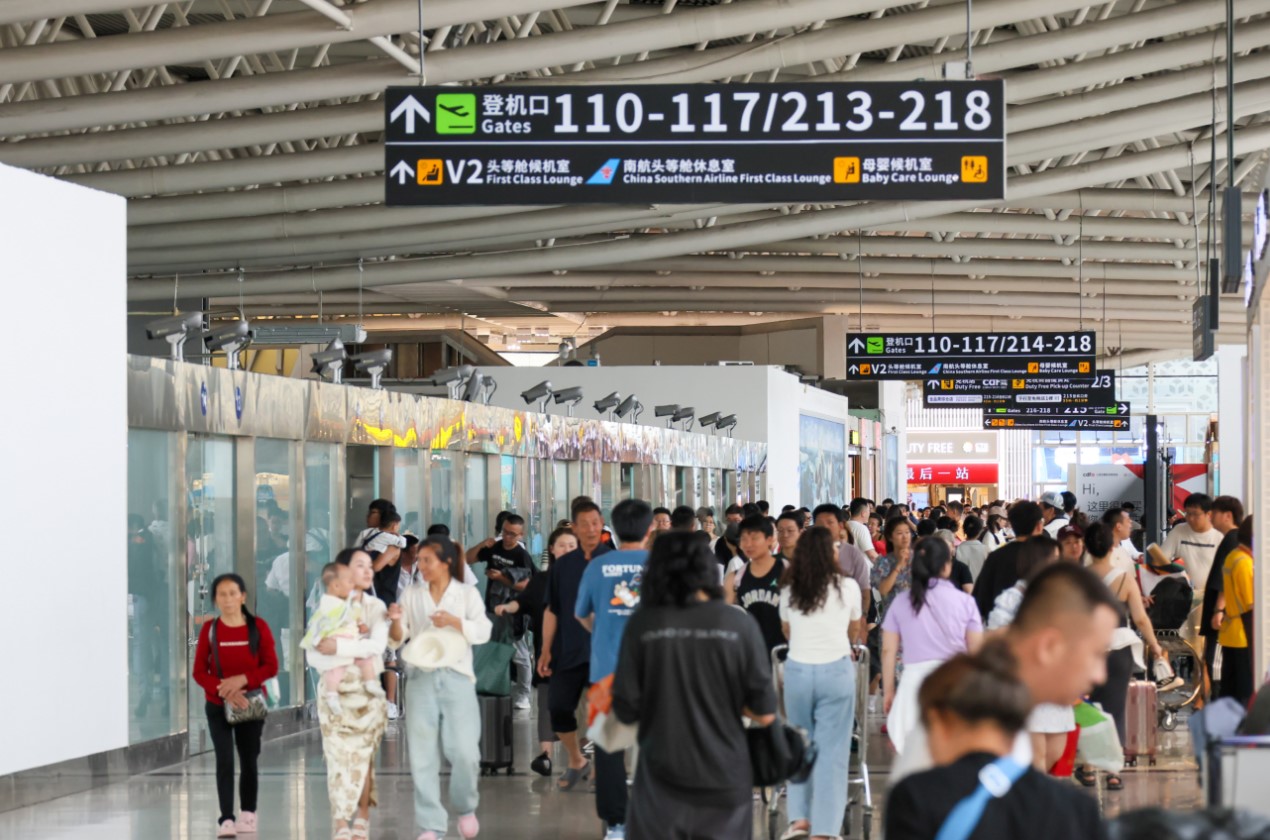 海南三大机场暑运旅客预计近800万人次