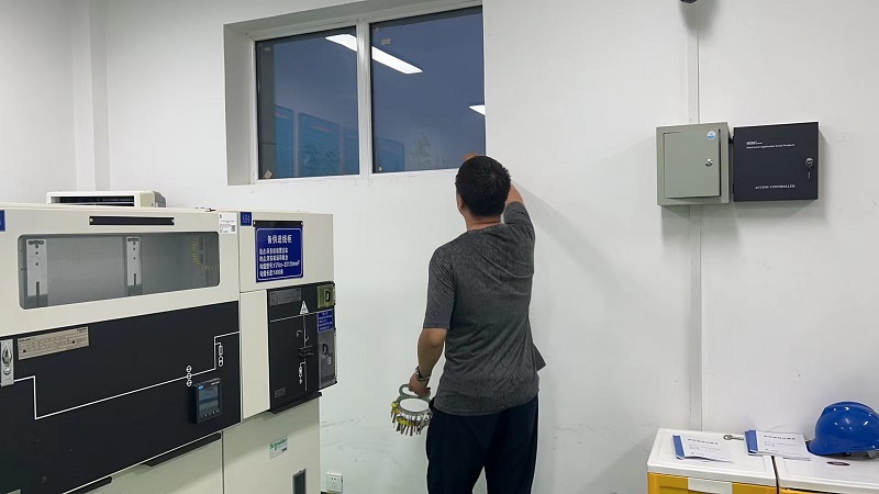  导航室全力配合机场盲降设备校飞工作的开展