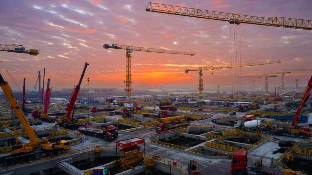加快推進(jìn)上海國際航空樞紐建設(shè)，著力建設(shè)跨區(qū)域多機(jī)場體系