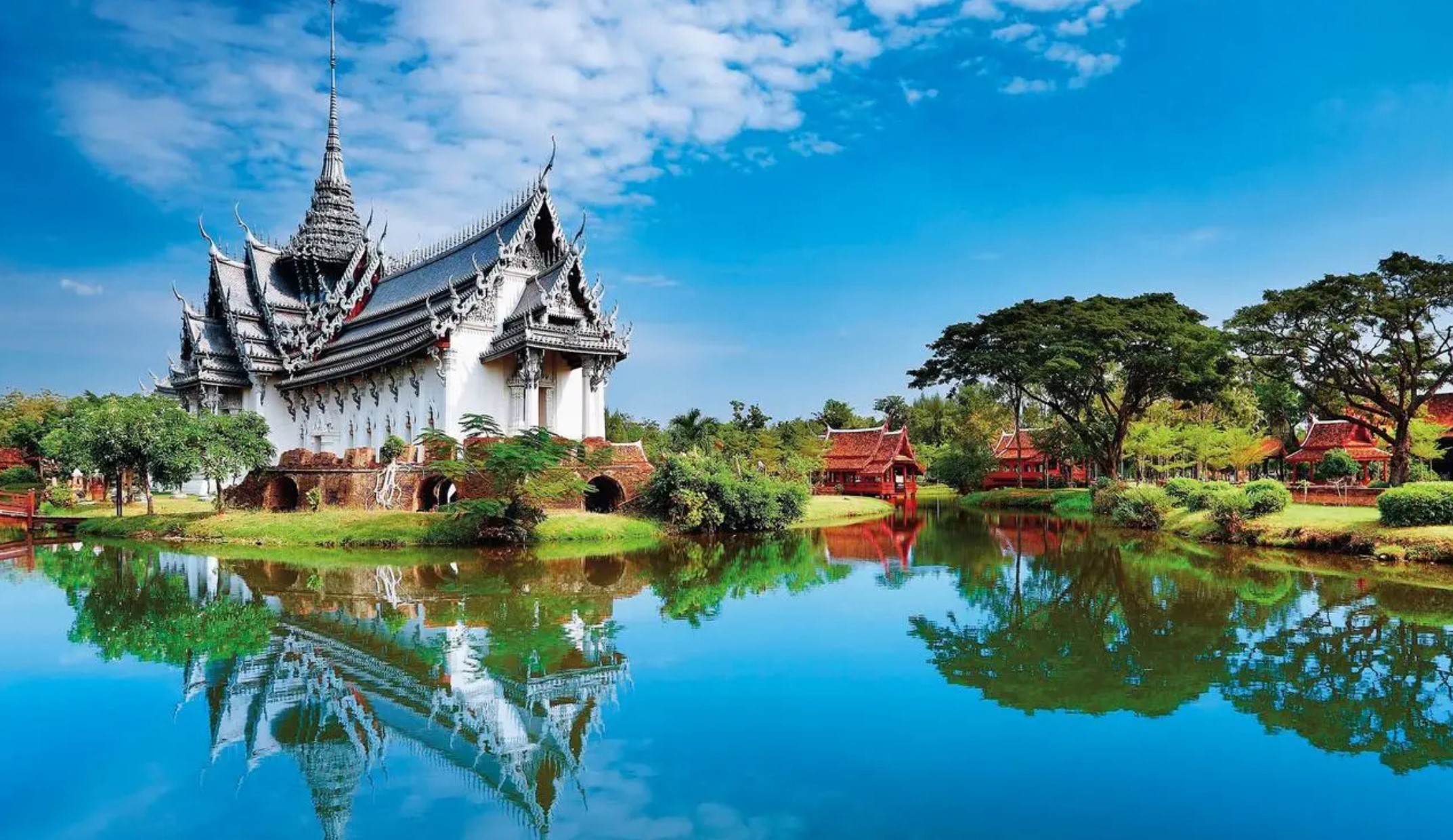 老挝对中国游客免签 暑期机票预订量涨2.5倍