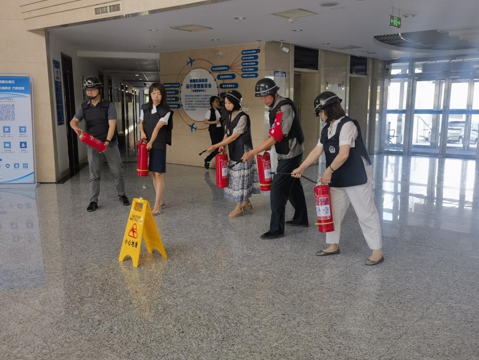 筑牢安全防线 乌鲁木齐机场航站楼商家积极参与安全生产月活动
