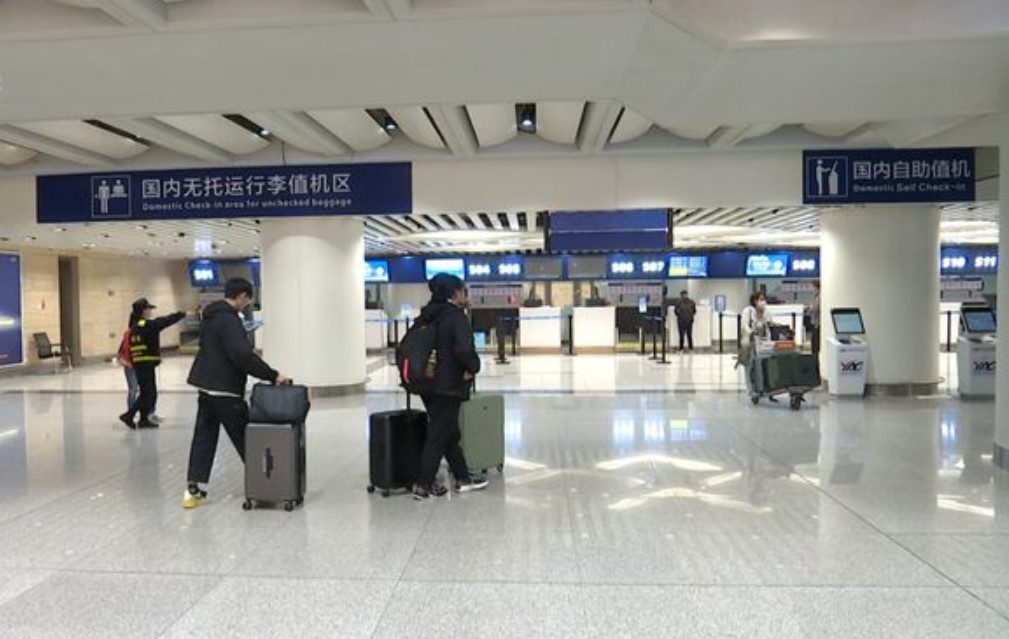 让无行李托运的旅客快速到达登机口 昆明机场新增B2层值机区和B3层安检通道