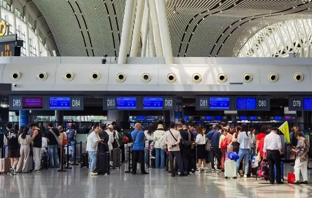 超10万！长沙机场单日旅客吞吐量创历史新高
