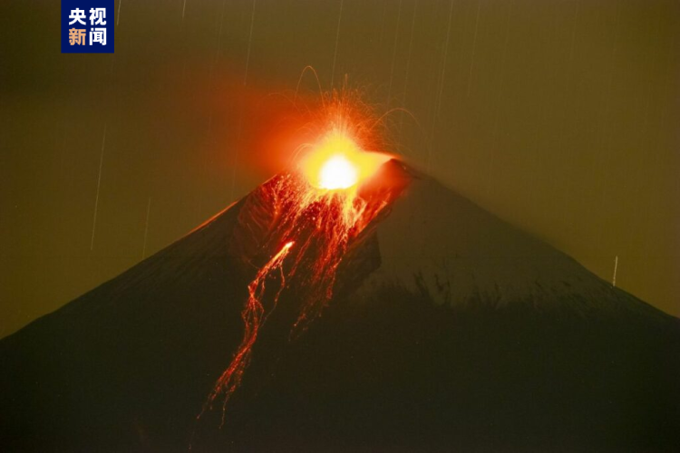 厄瓜多尔桑盖火山活动频繁，当地民航总局启动火山灰预防应急预案