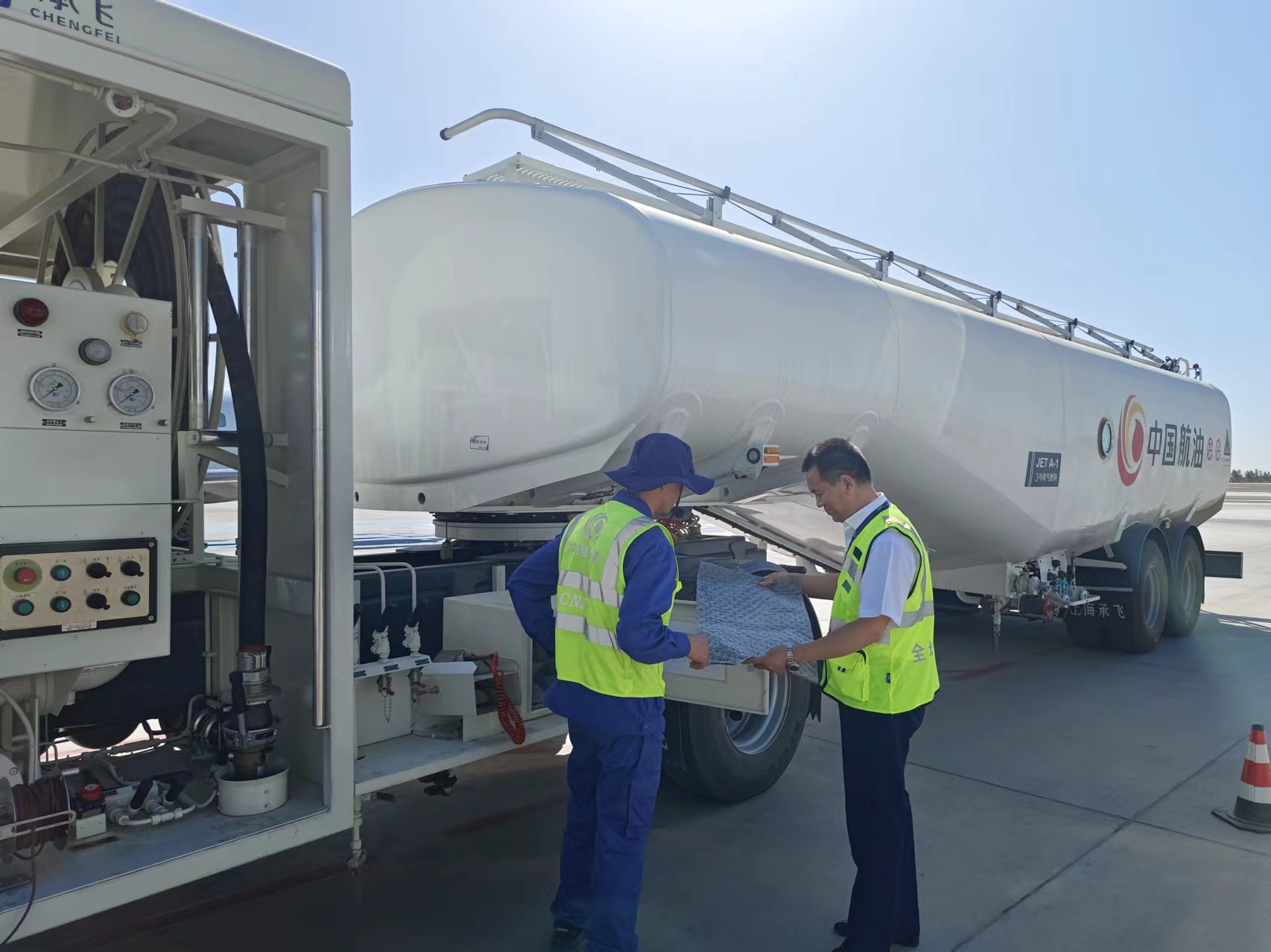 新疆机场集团运管委开展航空器溢油应急处置专项监察