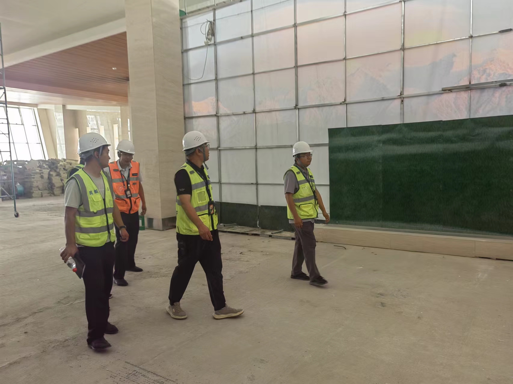 于田万方机场积极开展航站楼保障能力提升项目施工检查