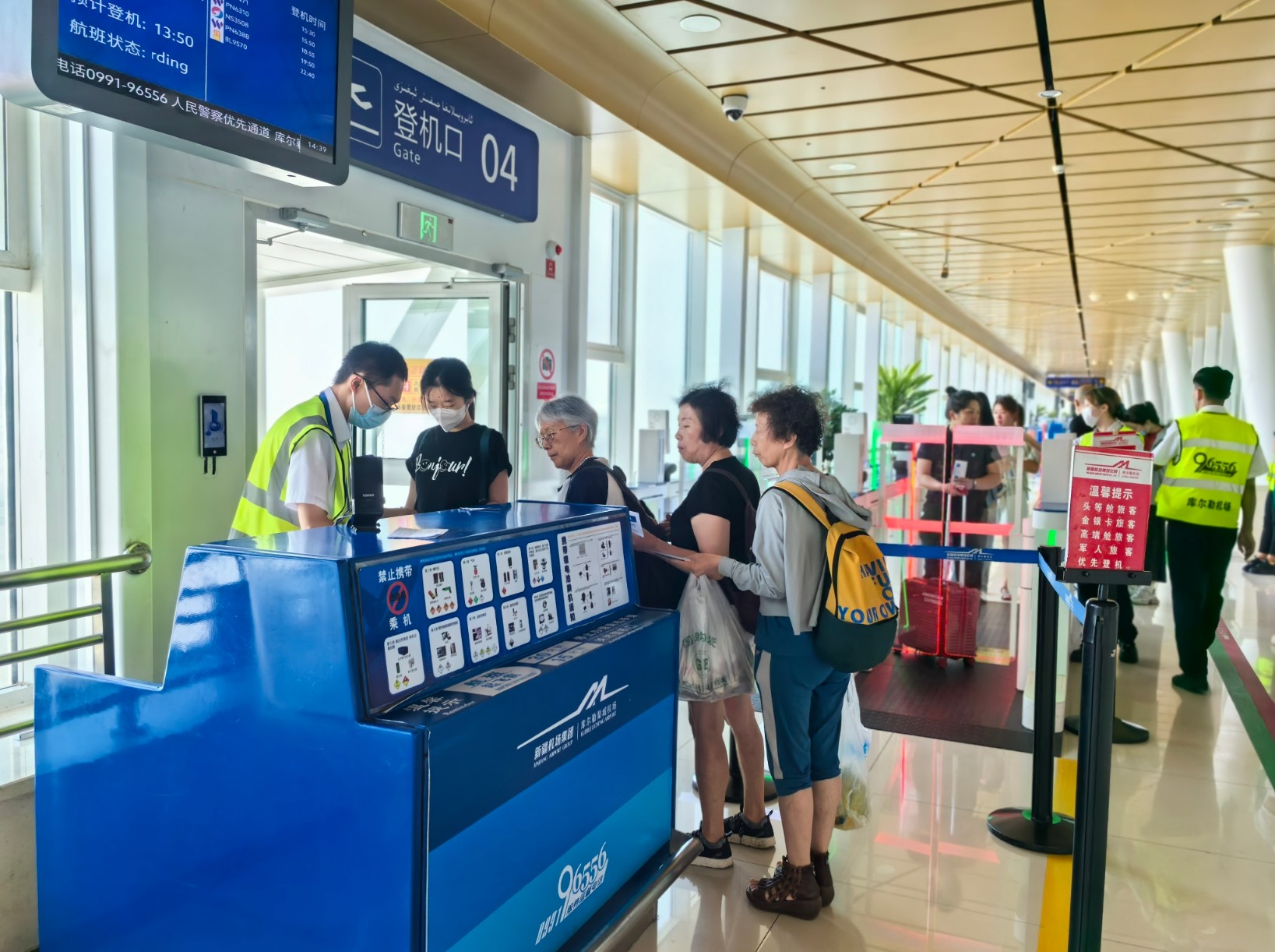 库尔勒机场全面提升特殊旅客服务，打造温馨出行体验
