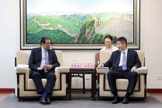 宋志勇會(huì)見美國(guó)聯(lián)邦快遞集團(tuán)總裁兼首席執(zhí)行官芮思博