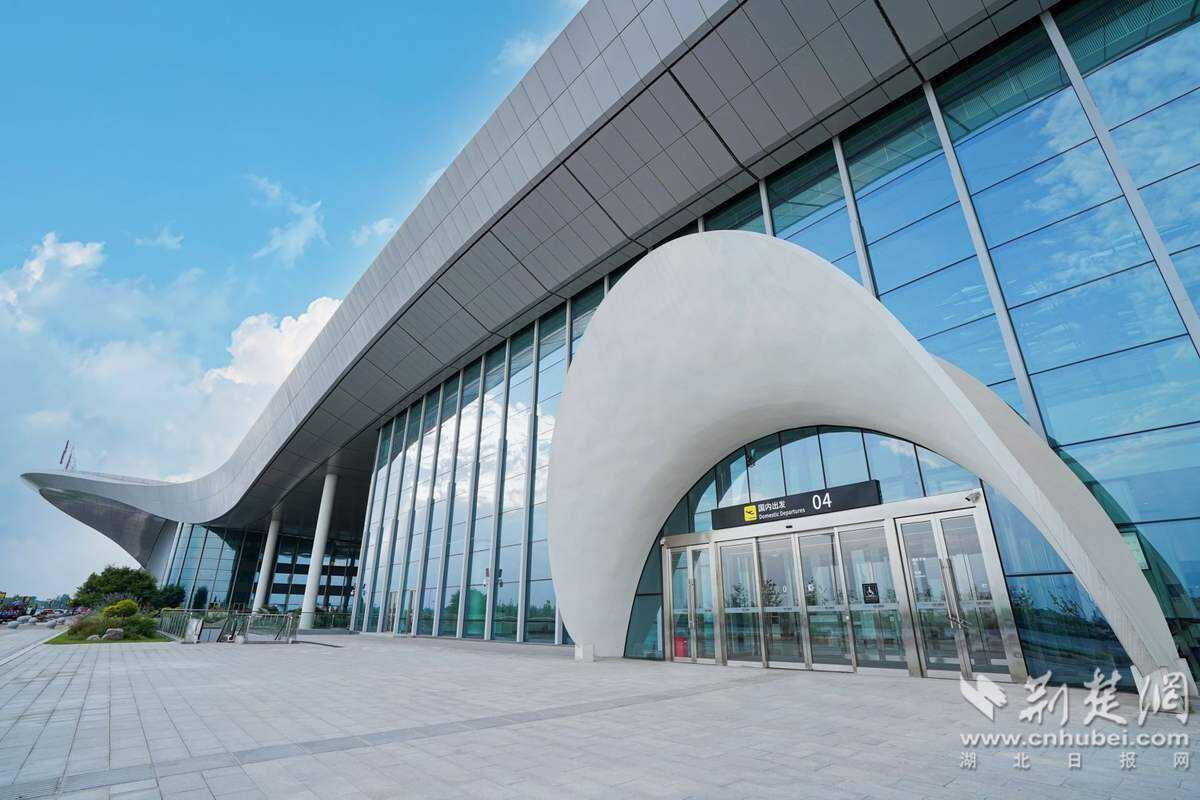 三峽國際機(jī)場T2B航站樓正式啟用