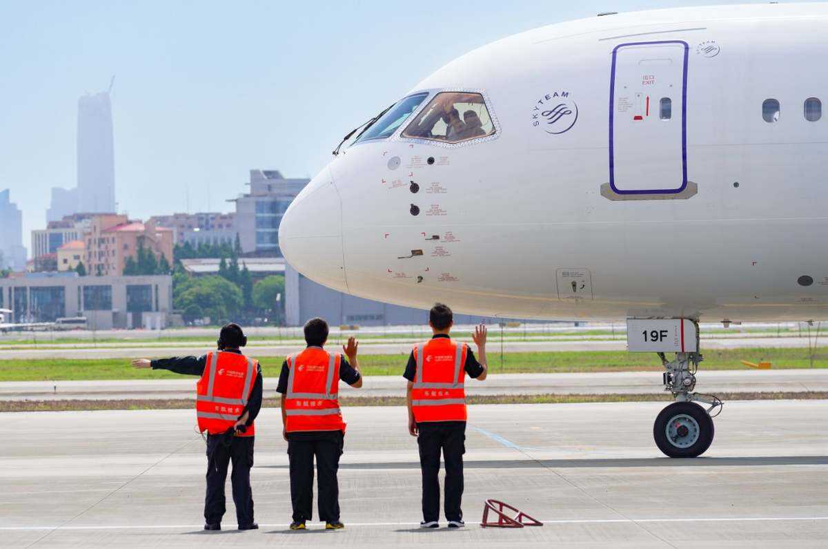 罕見連續高溫，東航“飛機醫生”為機隊“護健康”