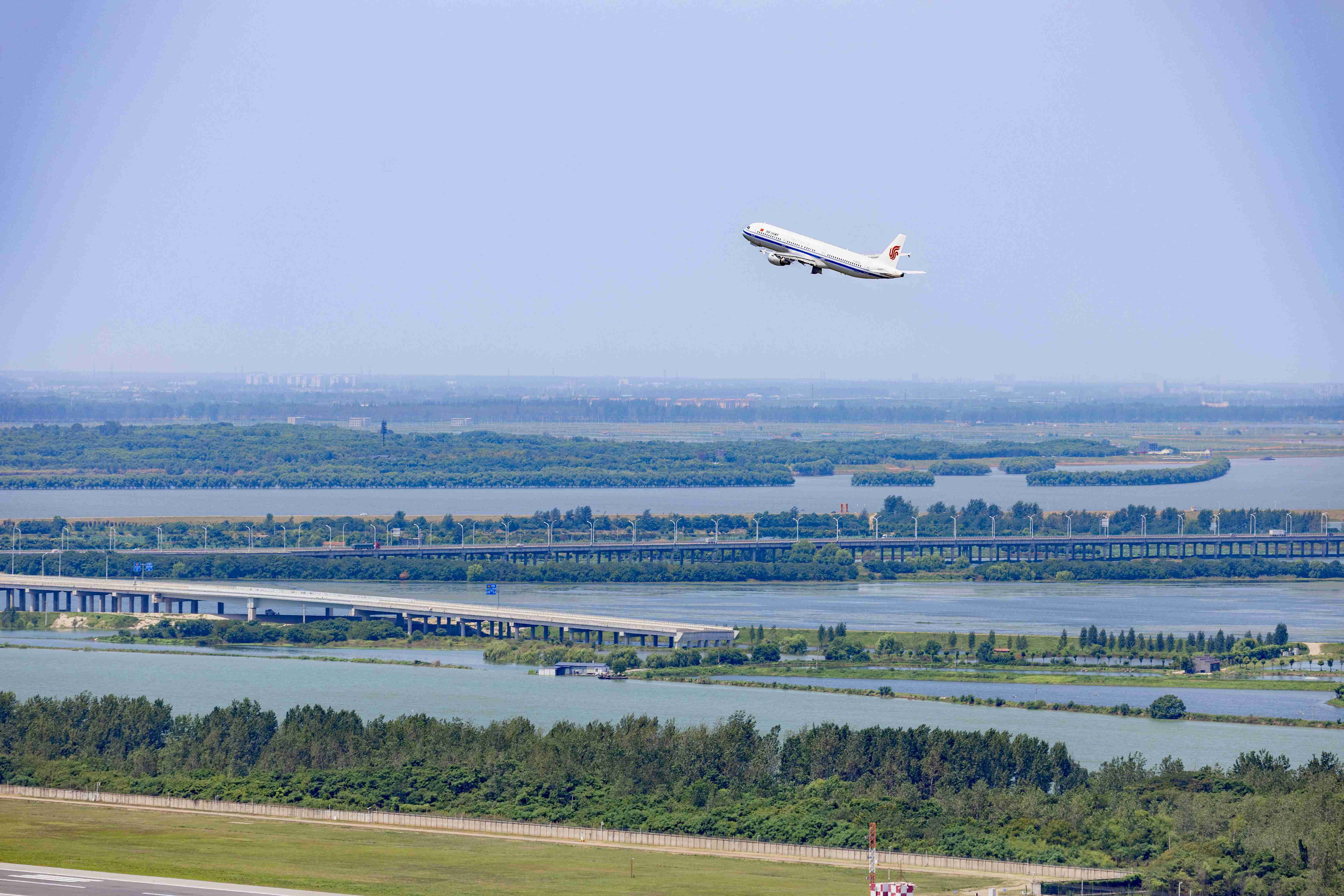 716架次 民航湖北空管分局全力保障武汉天河国际机场日起降航班刷新纪录