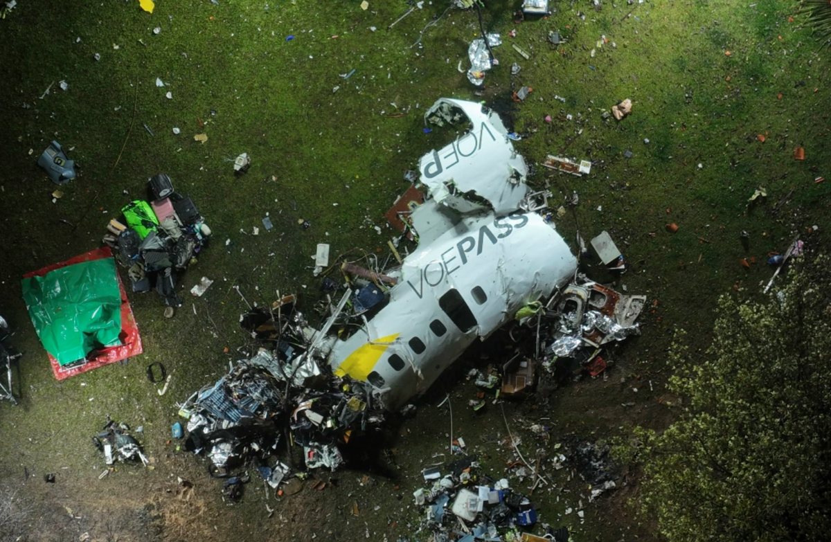 巴西客機墜毀致61人遇難 多方就事故原因發聲
