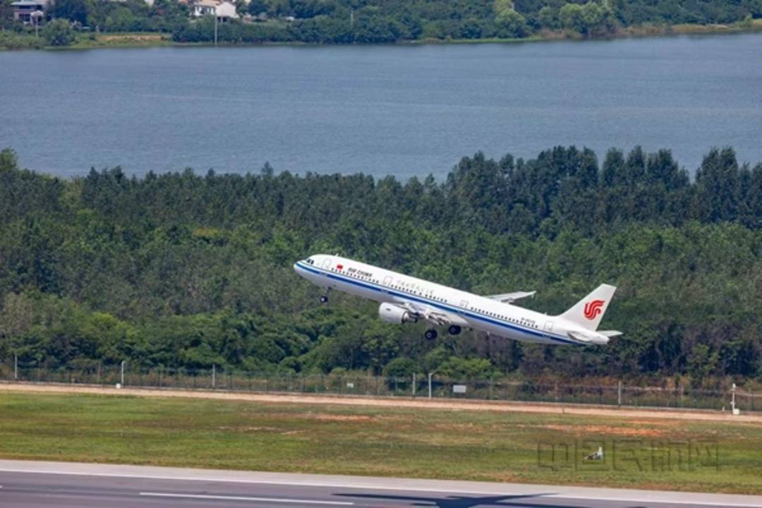 湖北空管分局开启武汉天河机场双跑道混合运行模式 高效助力暑运畅通