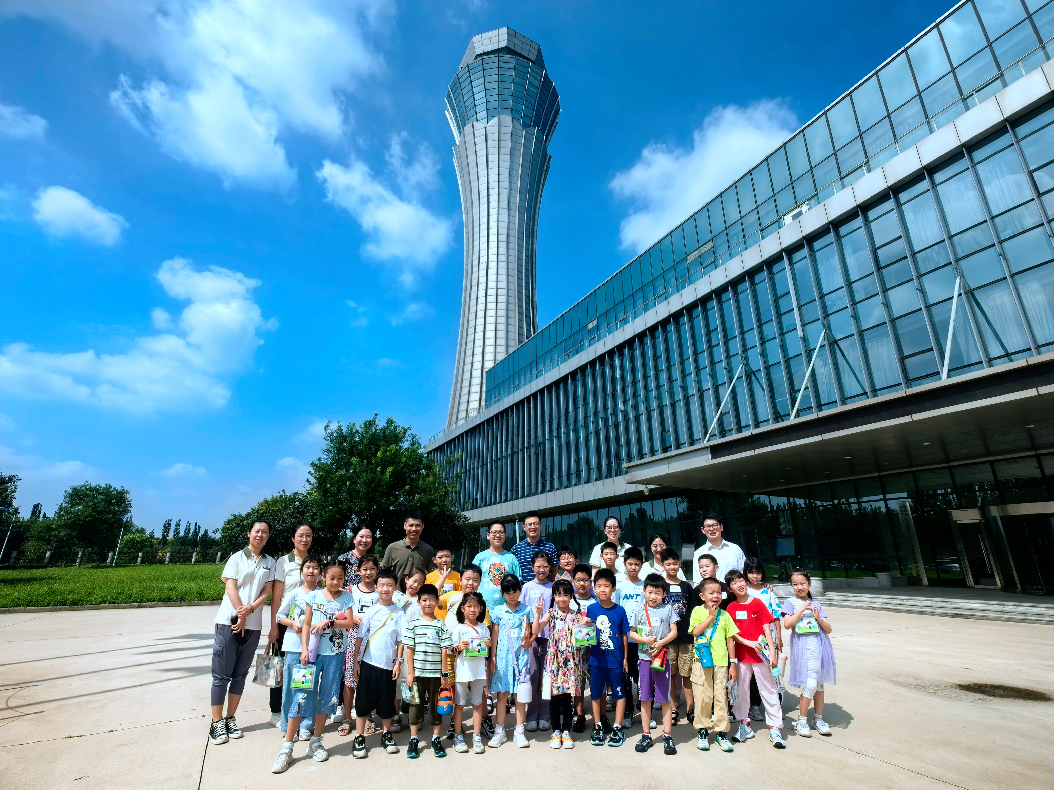 传承空管精神 播撒希望种子——天津空管分局举办民航空管知识走进职工子女托管班活动