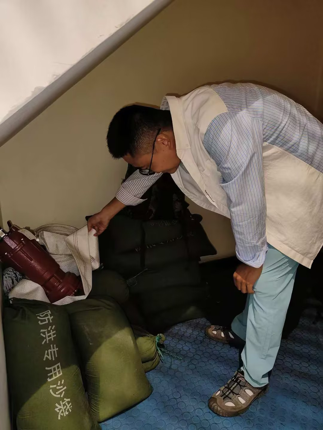 西南空管局空管中心塔台管制室开展防汛自检自查