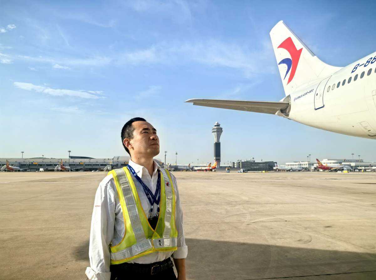 “點 線 面 體”貫通硬核機務之路——記東航技術北京分公司航線維修一部班組長、團支部書記董曉雷