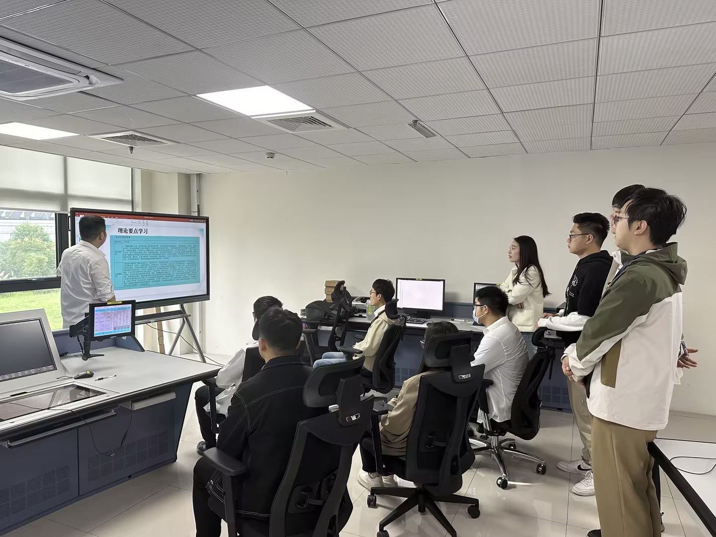 西南空管局空管中心天府塔台管制室持续推进复训改革试点工作