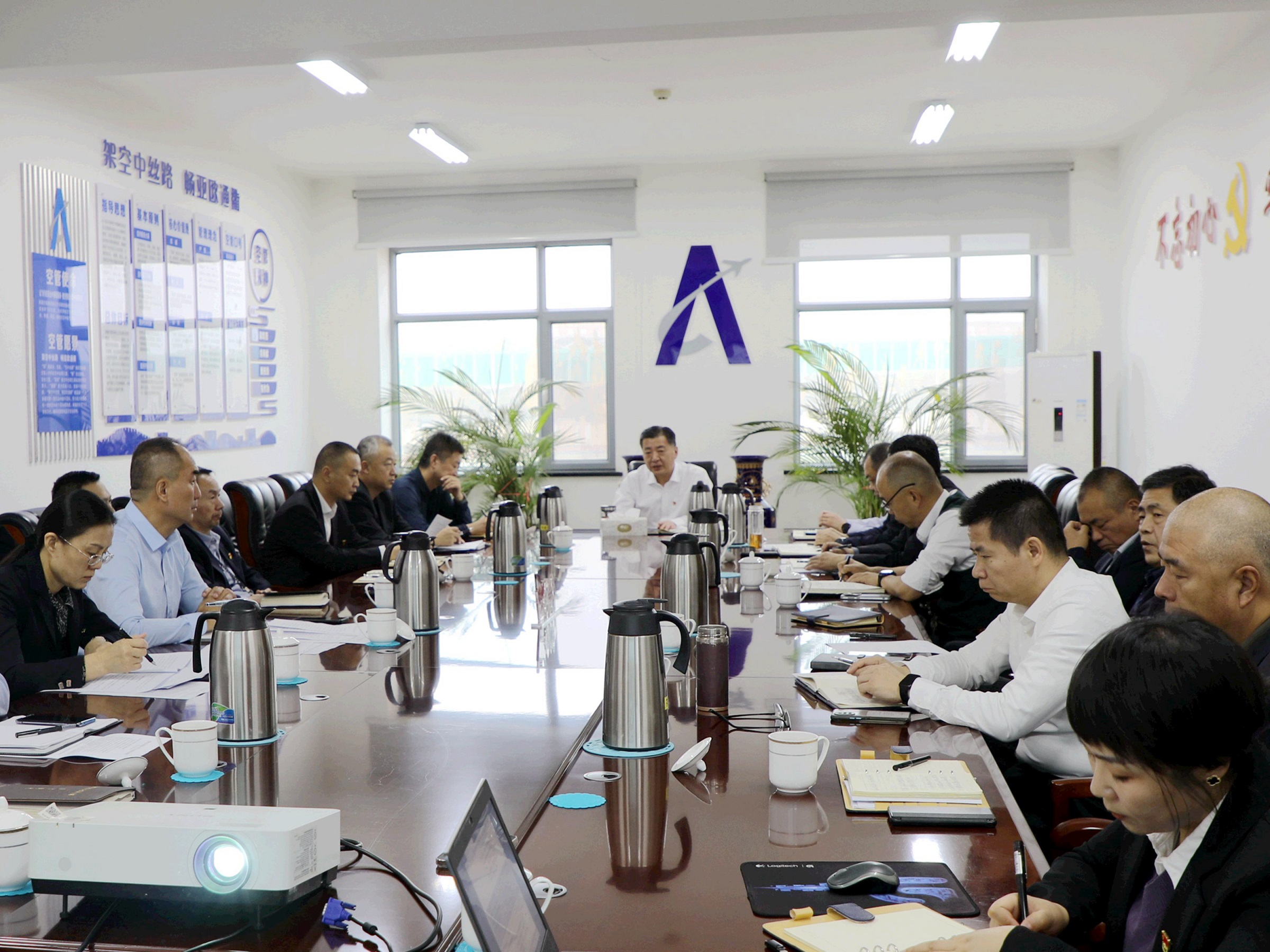 新疆空管局空管中心召开安委会（扩大）会议精神落实工作部署会