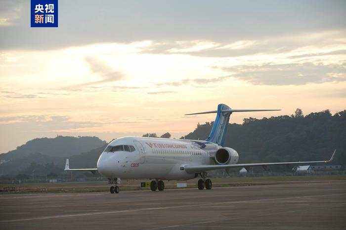 航展首日 中國商飛簽下130架飛機訂單