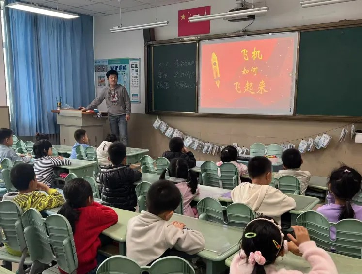 绘梦云端，探索启航——青岛空管站团委组织空管知识进校园活动