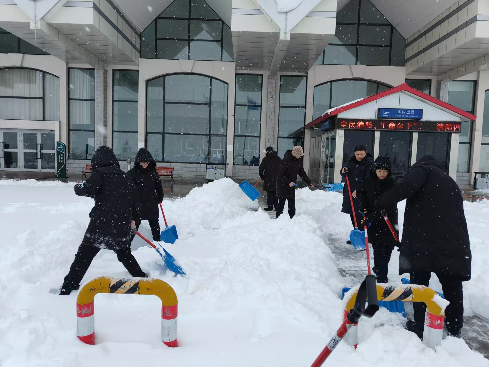 喀纳斯机场“风雪再大，迎风而上”