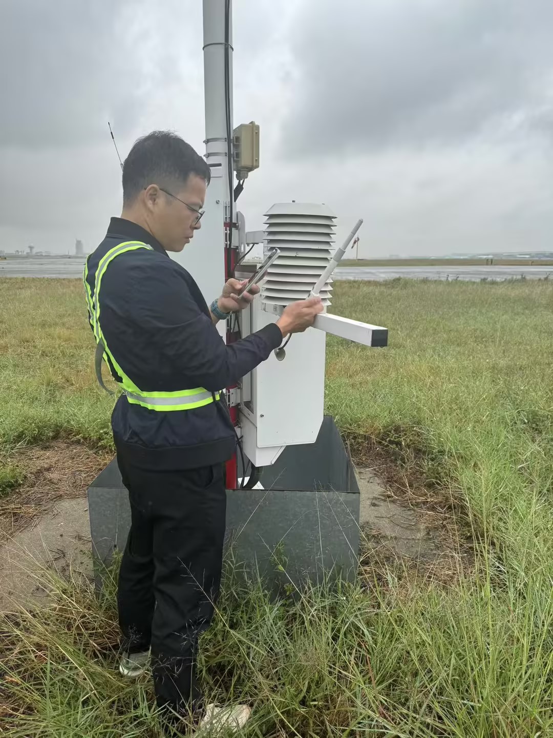 协同排故，融合初见成效——中南空管局气象中心设备信息岗位首次协同排除自观系统不正常情况